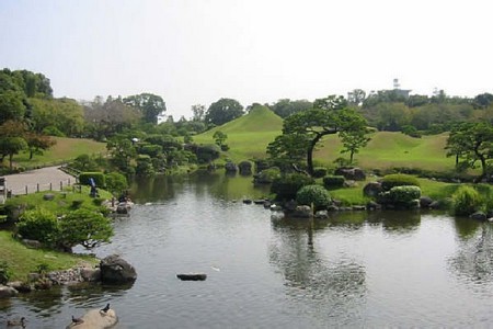 1110tsukiyama_garden_suizenji_jojuen_kuramoto_photo_courtesy_jonathan_baker.jpg